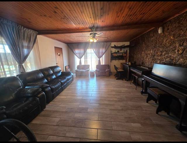 4 BEDROOM HOUSE FOR SALE IN VAN DYK PARK